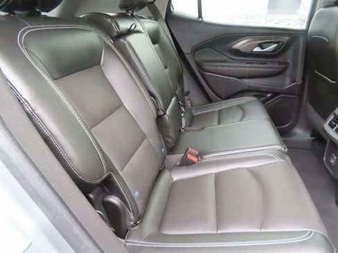 Certified 2023 GMC Terrain SLT image 33