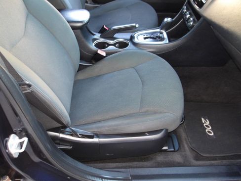 Used 2011 Chrysler 200 Touring image 7