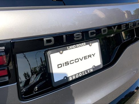 Certified 2025 Land Rover Discovery Dynamic SE AWD/4WD image 9
