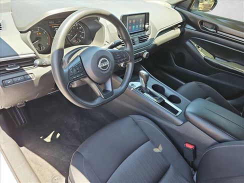 Used 2024 Nissan Altima 2.5 S FWD image 11