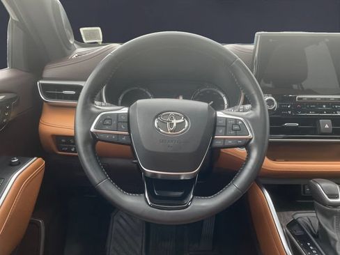 Used 2021 Toyota Highlander Platinum AWD/4WD image 12
