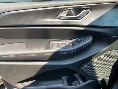 New 2025 Jeep Grand Cherokee Altitude image 15