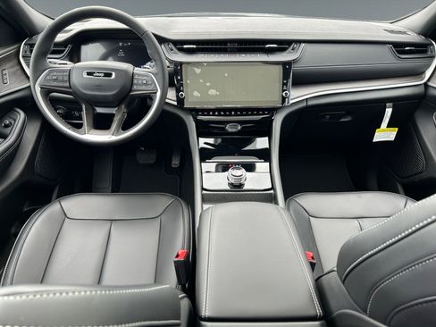 New 2026 Jeep Grand Cherokee Limited RWD image 10