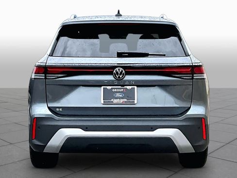 Used 2026 Volkswagen Tiguan SE FWD image 5