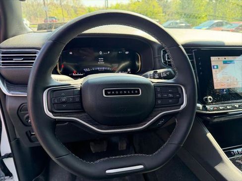 Certified 2022 Jeep Wagoneer Series III w/ Flexible Seating Group AWD/4WD image 15