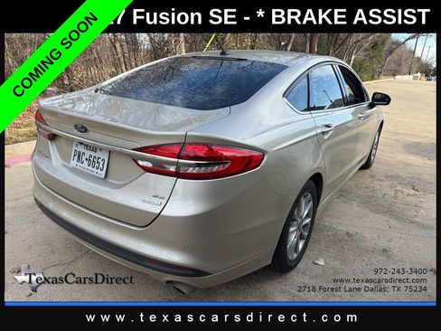 Used 2017 Ford Fusion SE w/ Fusion SE Technology Package image 5