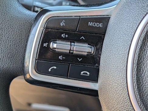 Used 2023 Kia Sorento LX image 17