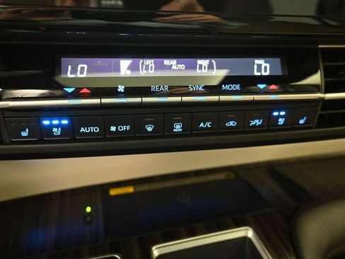 Used 2021 Toyota Sienna Limited w/ Protection Package (TMS) FWD image 21