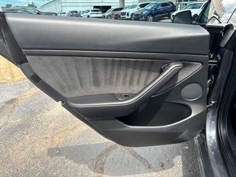 Used 2022 Tesla Model 3 Long Range AWD/4WD image 17