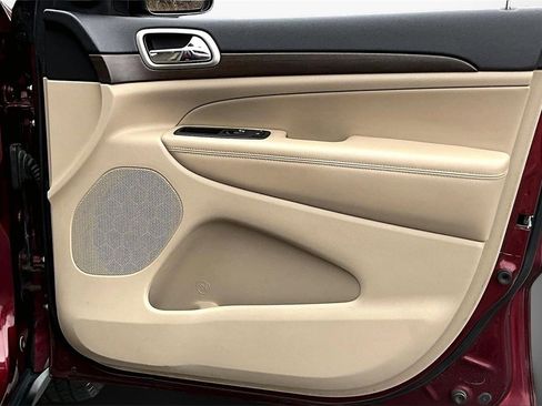 Used 2017 Jeep Grand Cherokee Laredo w/ Quick Order Package 23E image 25