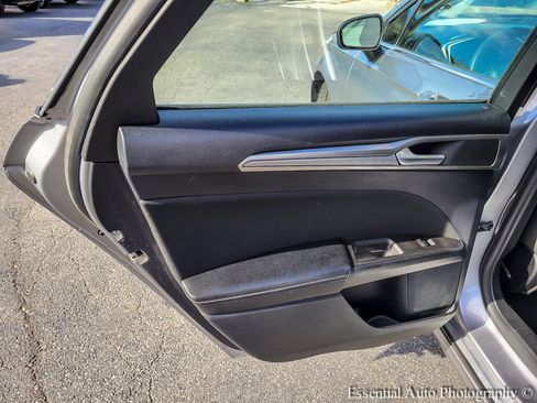 Used 2020 Ford Fusion SE image 28