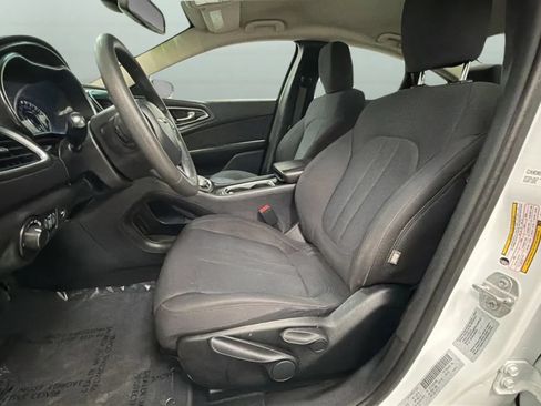 Used 2016 Chrysler 200 Limited FWD image 19