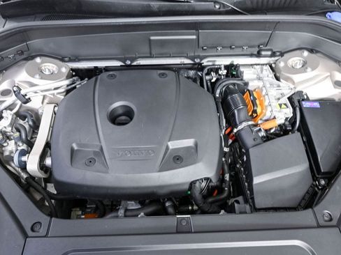 Certified 2025 Volvo XC90 T8 Ultra AWD/4WD image 38