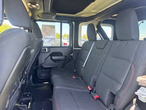 Used 2022 Jeep Wrangler Unlimited Rubicon w/ LED Lighting Group AWD/4WD image 9