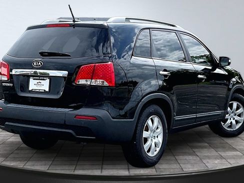 Used 2012 Kia Sorento LX w/ Convenience Pkg FWD image 2