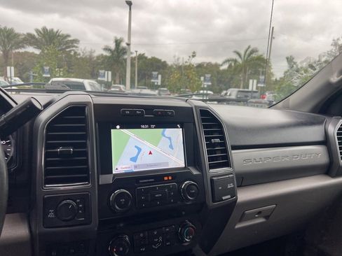 Used 2019 Ford F250 XLT w/ XLT Premium Package image 32