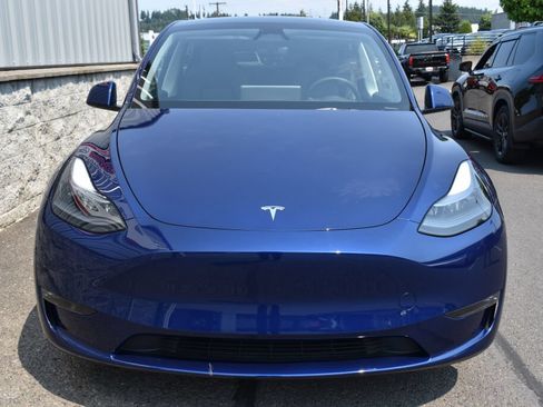 Used 2024 Tesla Model Y Long Range AWD/4WD image 2