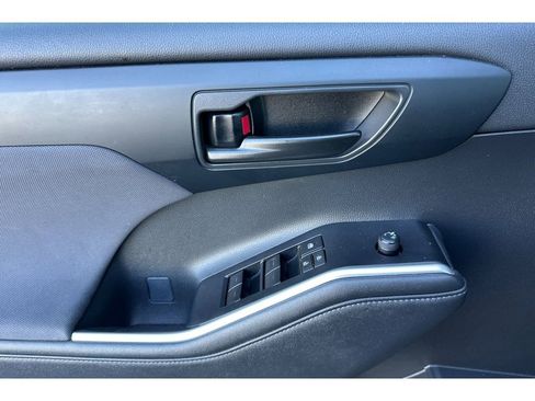 Used 2023 Toyota Highlander LE image 11