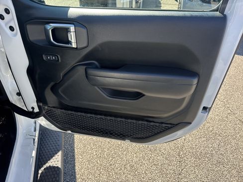 Used 2023 Jeep Wrangler Unlimited image 14