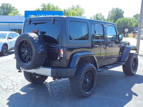 Used 2014 Jeep Wrangler Unlimited Sahara w/ Dual Top Group AWD/4WD image 4