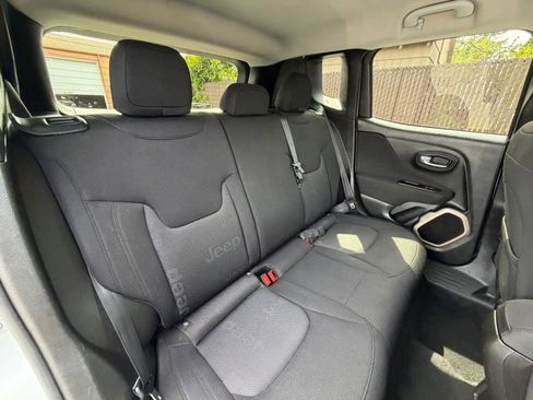 Used 2017 Jeep Renegade Latitude AWD/4WD image 24