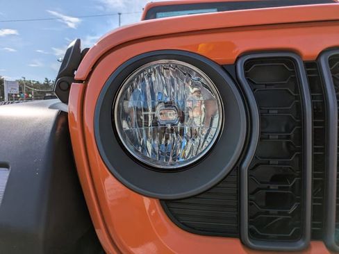 New 2025 Jeep Gladiator Sport image 9