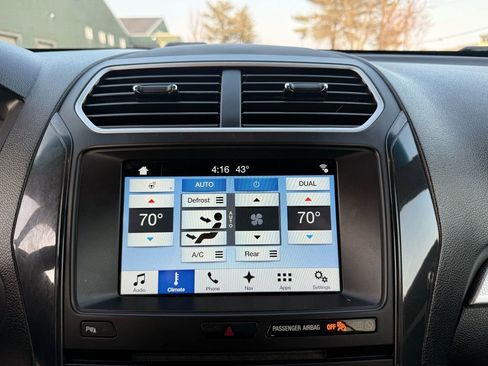 Used 2017 Ford Explorer XLT w/ Equipment Group 202A image 23