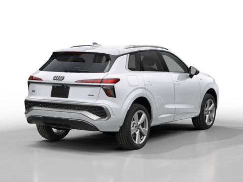 New 2026 Audi Q3 quattro 2.0T AWD/4WD image 2