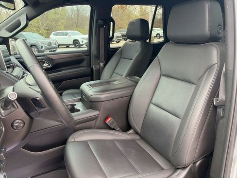 Used 2024 Chevrolet Tahoe Z71 w/ Luxury Package AWD/4WD image 25