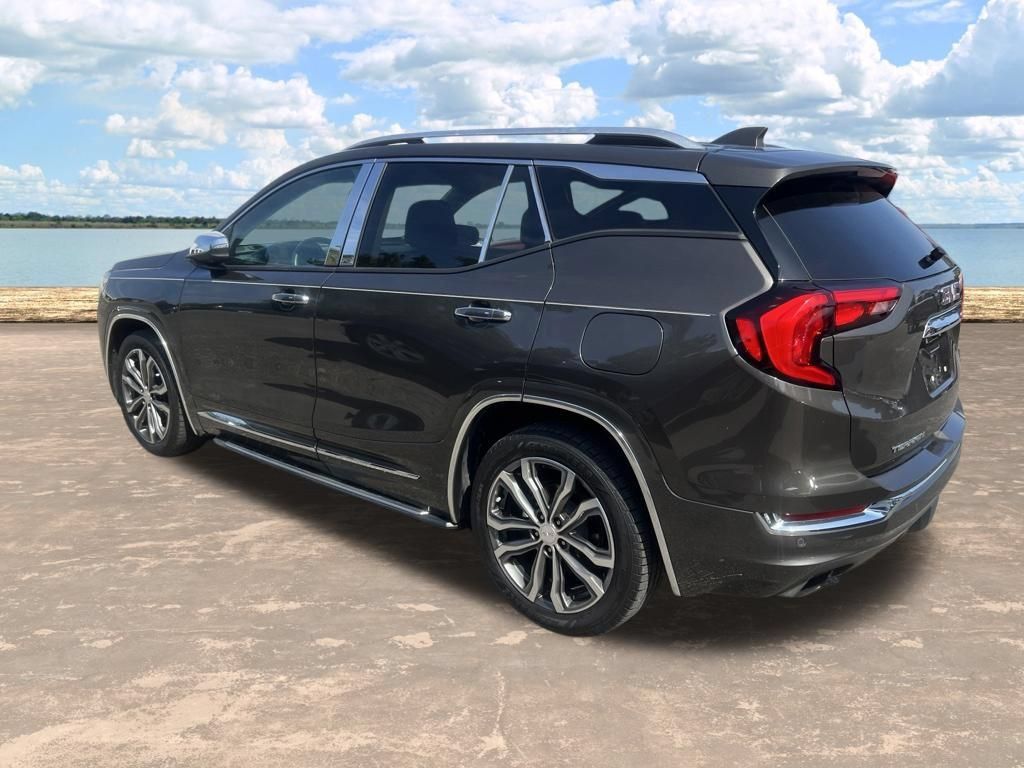 Used 2020 GMC Terrain Denali w/ Denali Premium Package FWD image 4