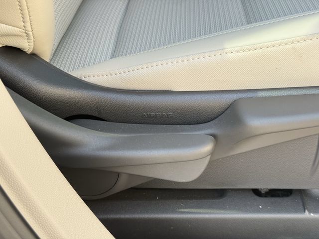 Certified 2022 Buick Envision Preferred FWD image 29