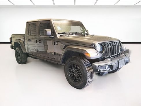 Used 2022 Jeep Gladiator Sport AWD/4WD image 3