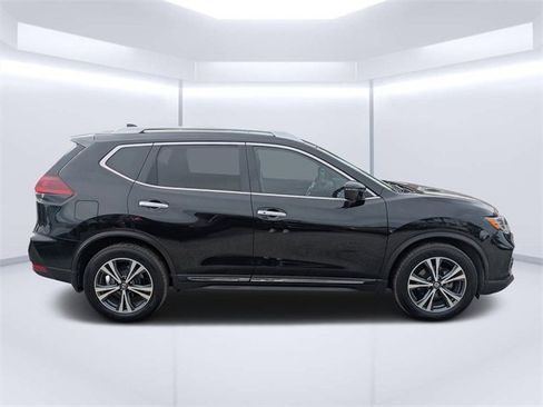 Used 2018 Nissan Rogue SL w/ Premium Package image 2