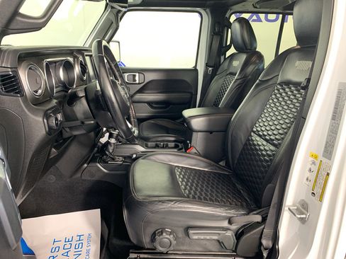 Used 2019 Jeep Wrangler Unlimited Sahara AWD/4WD image 15