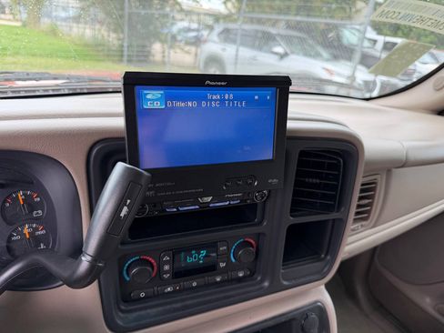Used 2005 Chevrolet Avalanche 2500 w/ Preferred Equipment Group AWD/4WD image 14