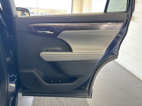 Used 2022 Toyota Highlander Platinum image 54