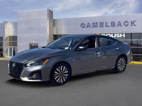 Used 2024 Nissan Altima 2.5 SV image 2