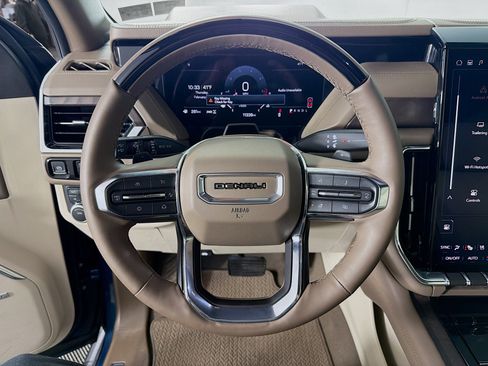 Used 2025 GMC Yukon Denali w/ Denali Reserve Package image 13