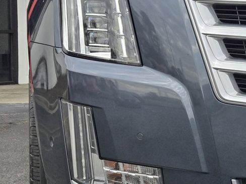 Used 2019 Cadillac Escalade Luxury image 12