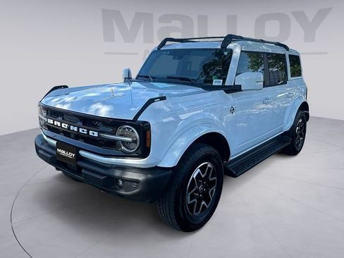 Certified 2025 Ford Bronco Outer Banks AWD/4WD image 1