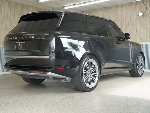 Used 2025 Land Rover Range Rover SE AWD/4WD image 10