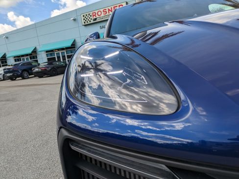 Used 2024 Porsche Macan S AWD/4WD image 9
