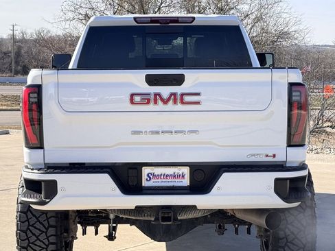 Used 2024 GMC Sierra 2500 AT4 w/ AT4 Premium Plus Package AWD/4WD image 5