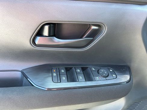 New 2025 Nissan Kicks S image 12