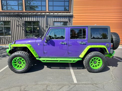 Used 2018 Jeep Wrangler Unlimited Sahara AWD/4WD image 2