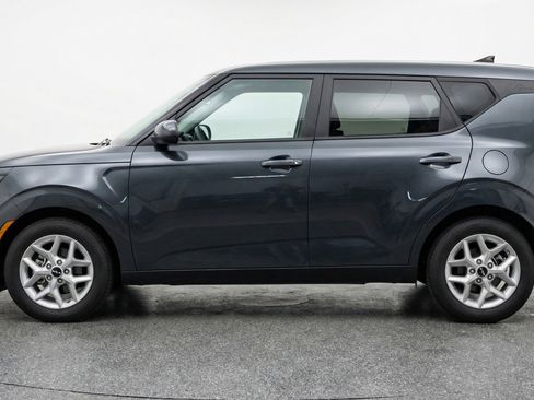 Used 2025 Kia Soul LX w/ LX Technology Package FWD image 5