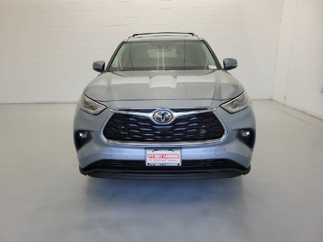Used 2021 Toyota Highlander Limited FWD image 3