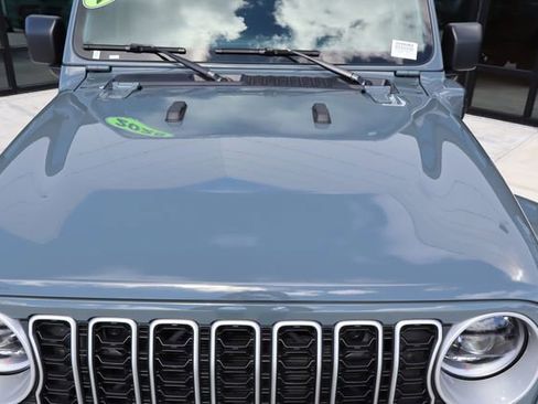 Used 2025 Jeep Wrangler Unlimited Sahara w/ Safety Group image 19