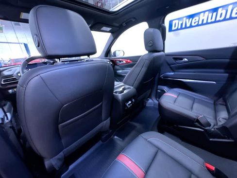 Used 2024 Chevrolet Traverse RS image 37