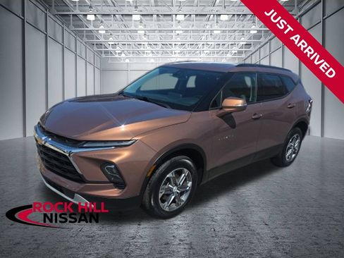 Used 2024 Chevrolet Blazer LT FWD image 1
